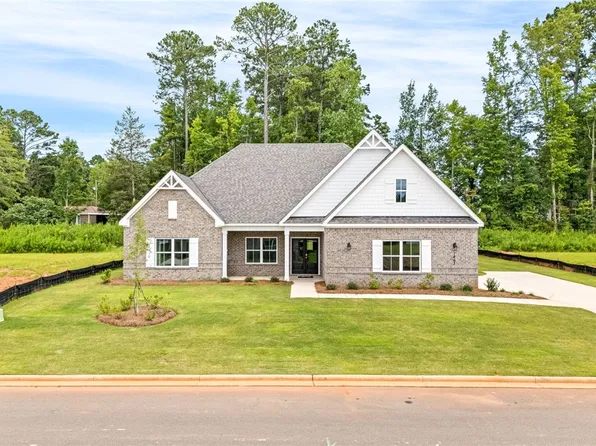 1467 Hidden Lakes Dr, Opelika, AL 36801