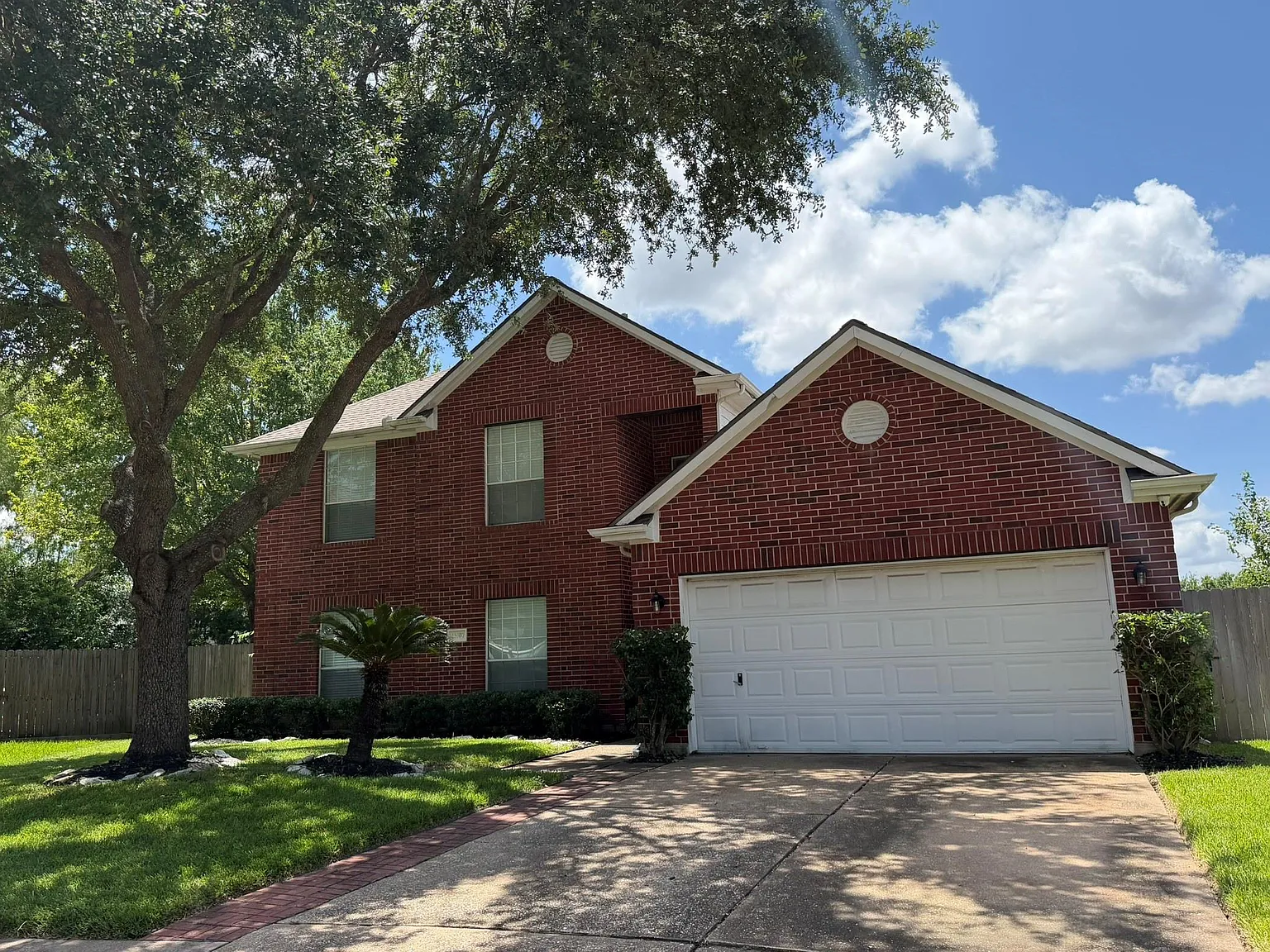 4 bed, 2.5 bath, 2429 sqft, $2,350 — Photo 1