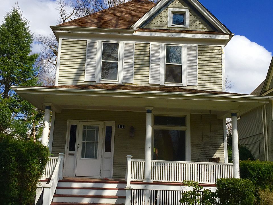 1st image of 618 Forest Ave