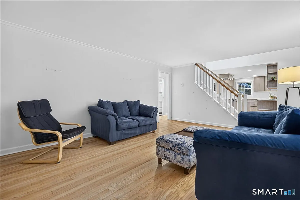 3 bed, 3.5 bath, 2582 sqft, $3,500 — Photo 2