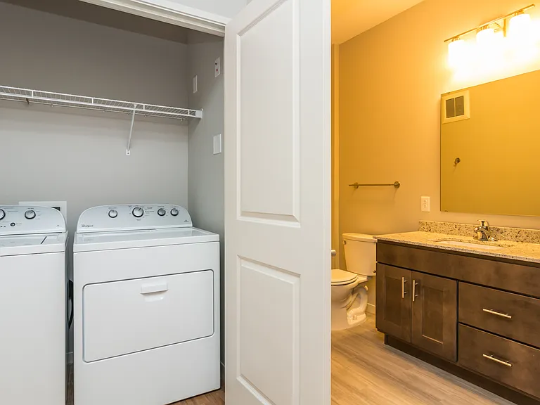2 bd, 2 bt
D Unit - Corner 2 bd, 2 bt
D Unit - Corner