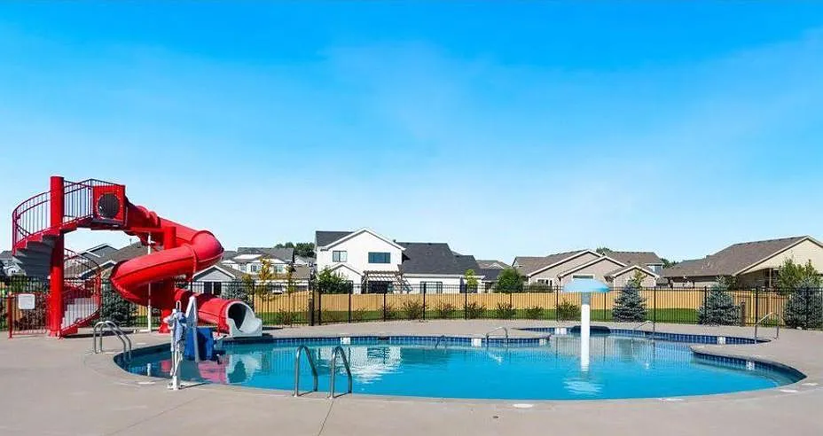 4 bed, 2724 sqft, $2,990 — Photo 4
