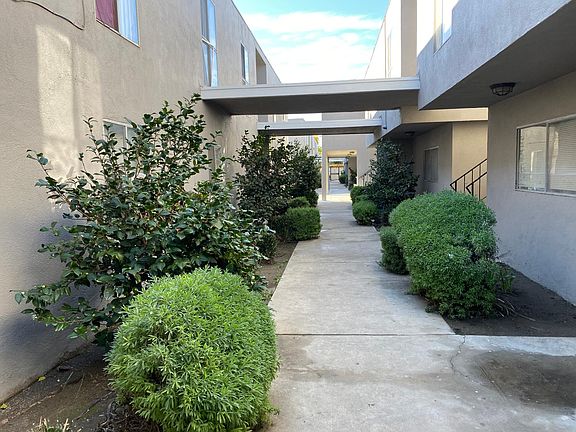 4th image of 6611 Woodley Ave #15