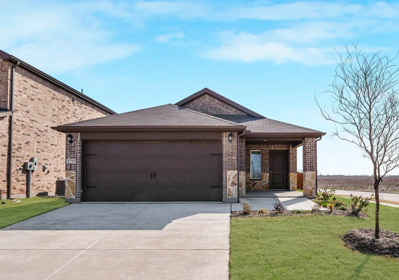 1715 Potomac Ln — Photo 1