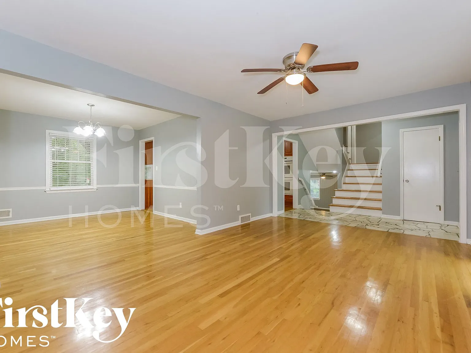 5 bed, 2.5 bath, 2284 sqft, $2,820 — Photo 3