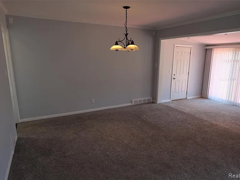 4121 Seminole Dr — Photo 25