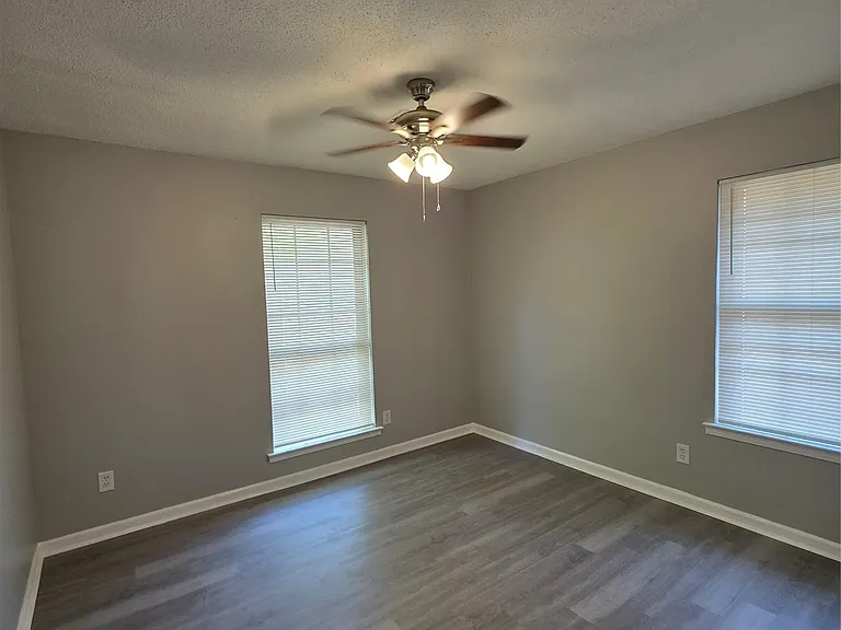 744 Ledyard Pl — Photo 17