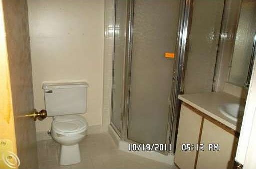 5th image of 932 Country Club Dr