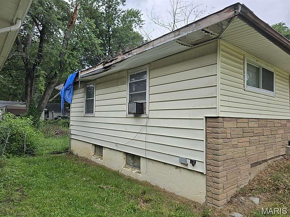 3rd image of 10109 Crown Point Dr