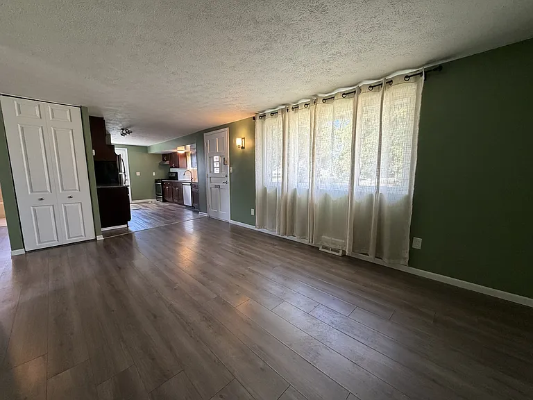 6475 Sandfield Dr — Photo 5