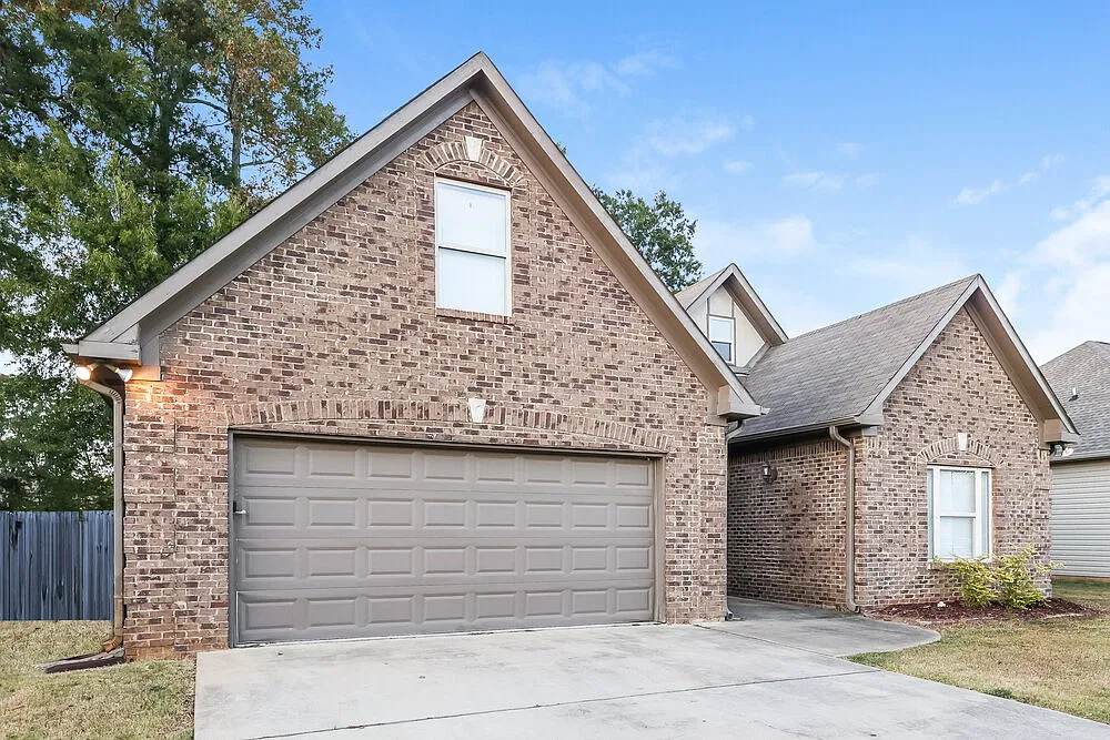 3 bed, 2.0 bath, 1658 sqft, $1,760 — Photo 1
