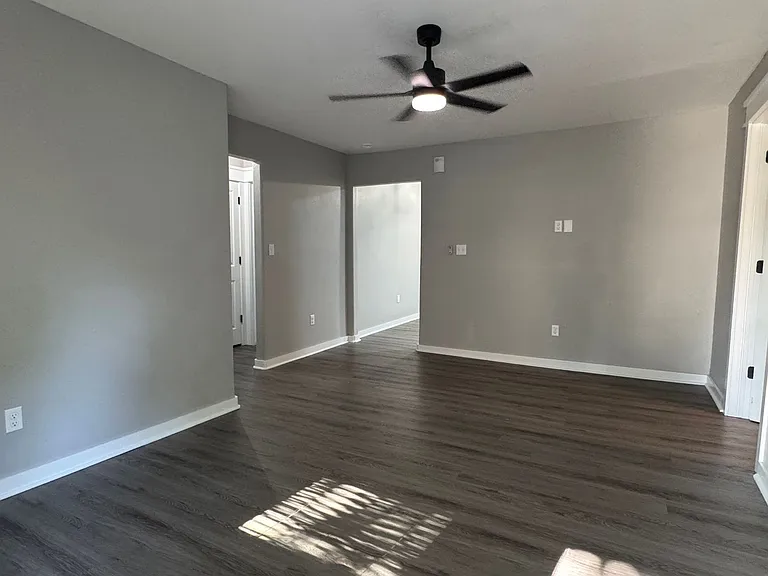 115 Hillside Dr — Photo 2