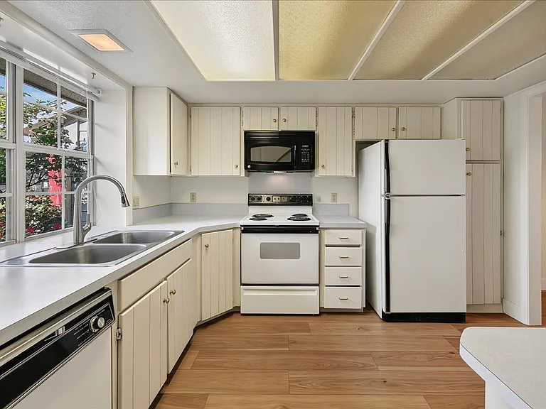 3117 S Waterbury Ln — Photo 3