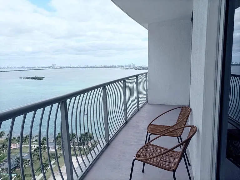 1700 N Bayshore Dr #2805 — Photo 2