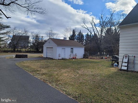 4th image of 8325 Yellow Springs Rd