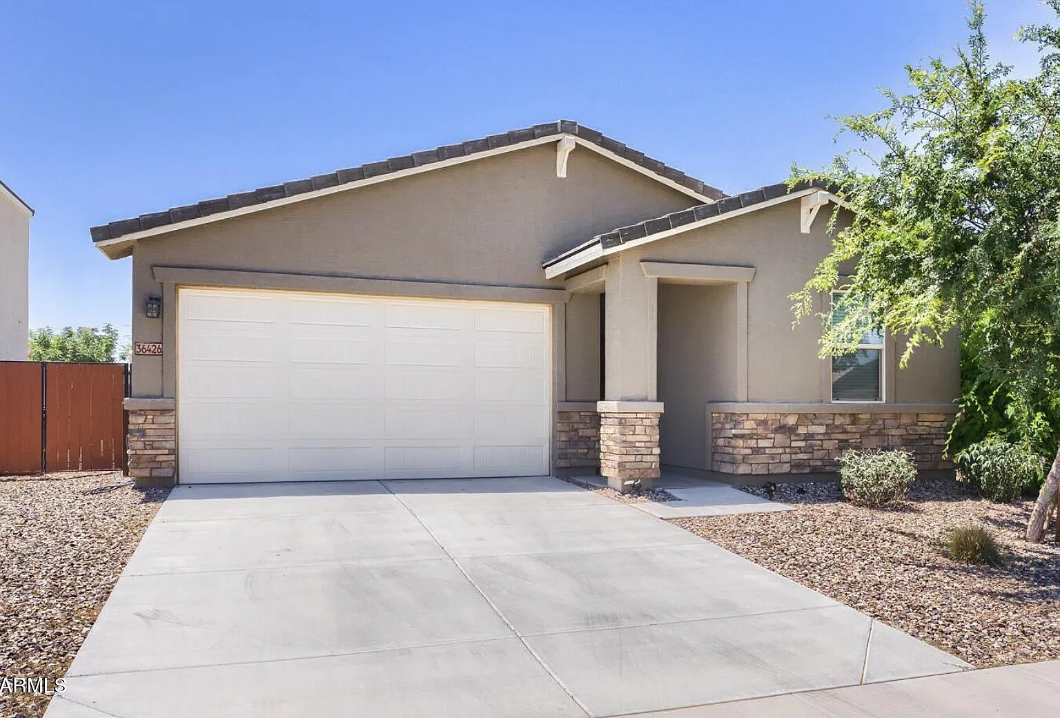 3 bed, 2.0 bath, 1613 sqft, $2,200 — Photo 1
