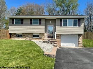 54 S Grove Ave, Reedsville, WV 26547