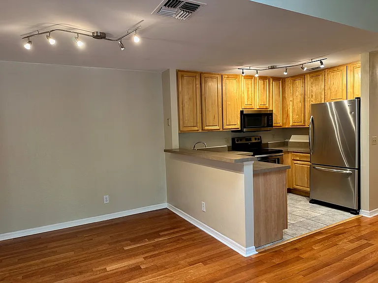 6052 Westgate Dr #203 — Photo 7