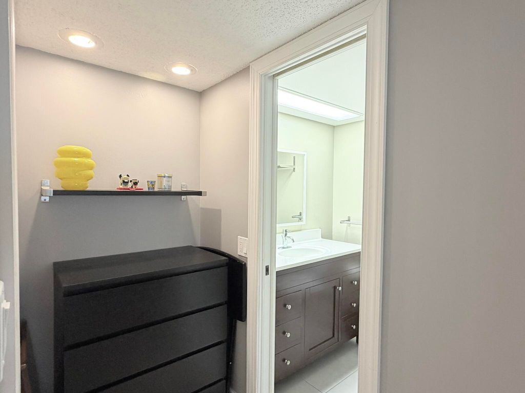 4030 W Palm Aire Dr APT 306, photo 8