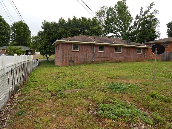 4th image of 119 E Dixon St