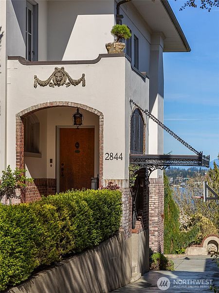 3rd image of 2844 Cascadia Avenue S