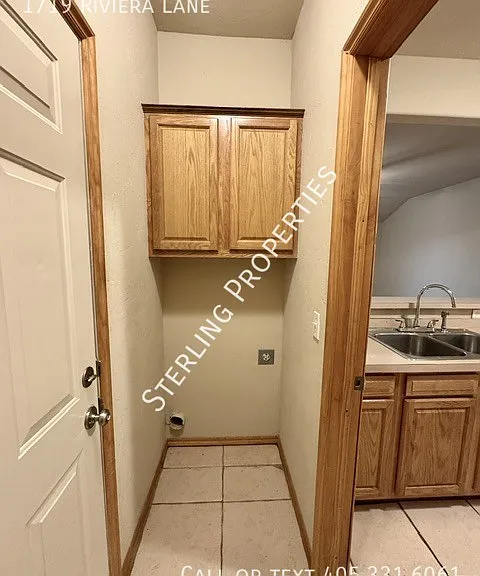 1719 Riviera Ln — Photo 9
