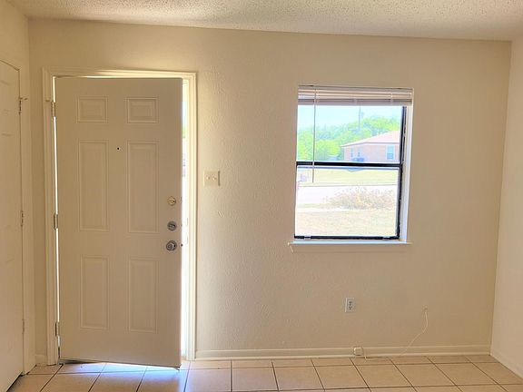2nd image of 302 Bonnie Ln #B