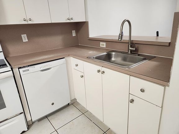 3rd image of 2931 SE 13th Ave #10447