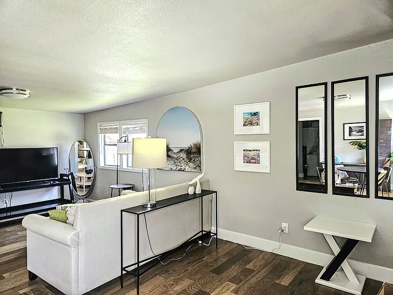 2227 Washington Ave — Photo 8