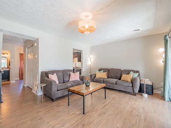 4th image of 2665 Glade Dr