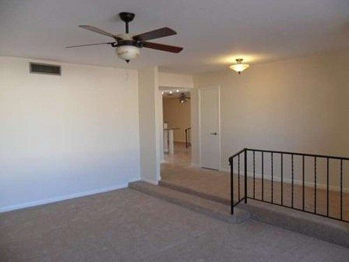 4th image of 2307 E Manhatton Dr
