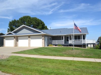 802 Division St NE, Mandan, ND, 58554