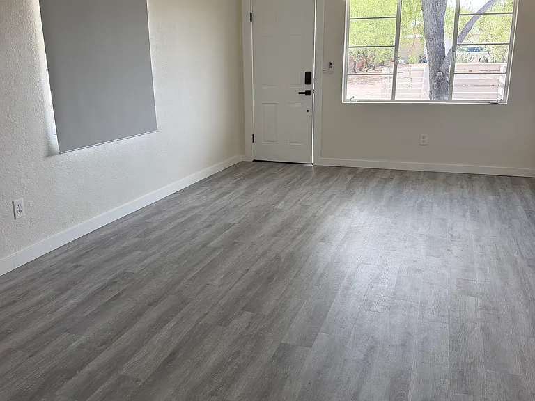 2533 E Water St — Photo 6