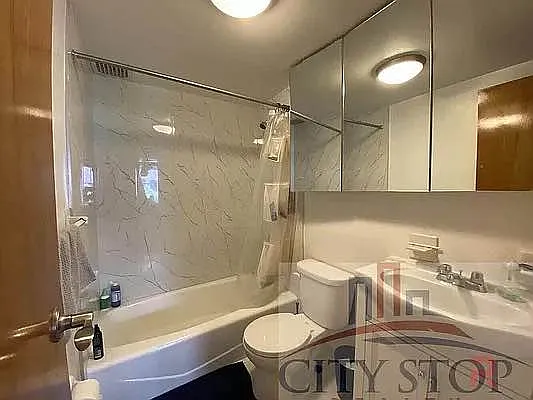 Rented by City Stop Realty | media 8