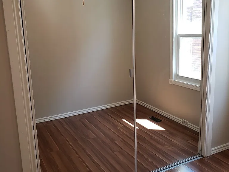 519 Catharine St N #MAIN LEVEL — Photo 11