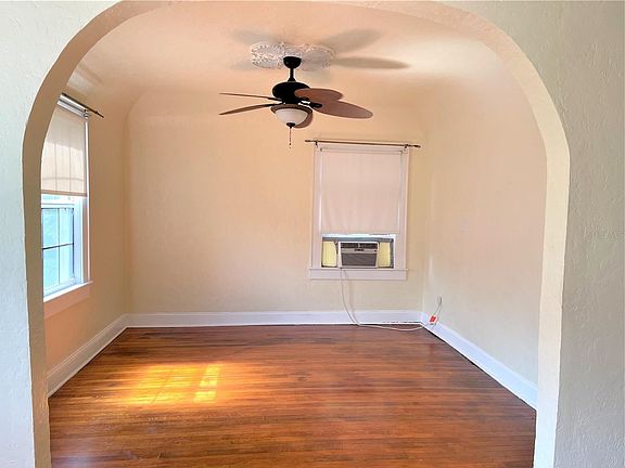 5th image of 1118 Hillcrest Ct