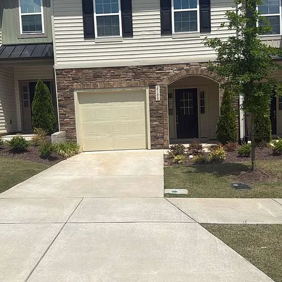 2100 Solana Woods Dr — Photo 1