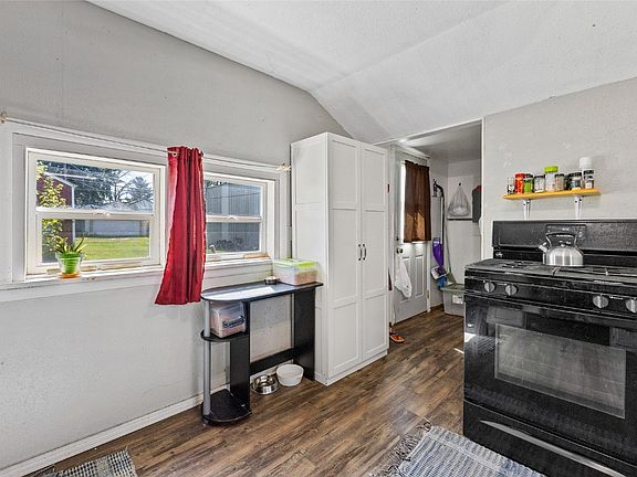 2nd image of 106 Meridian St