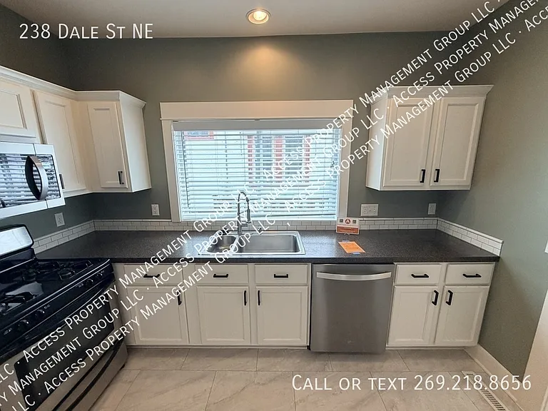 238 Dale St NE — Photo 17