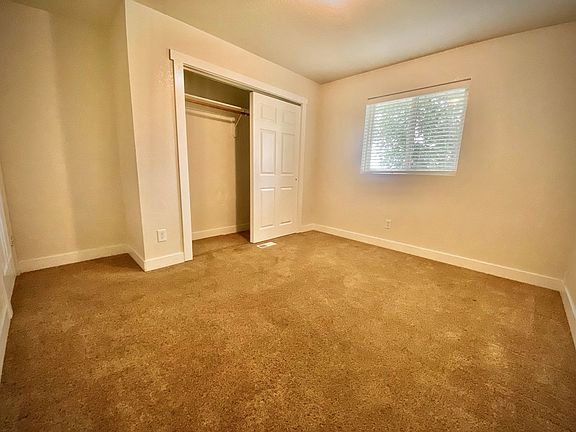 5th image of 8 Marjorie Ln