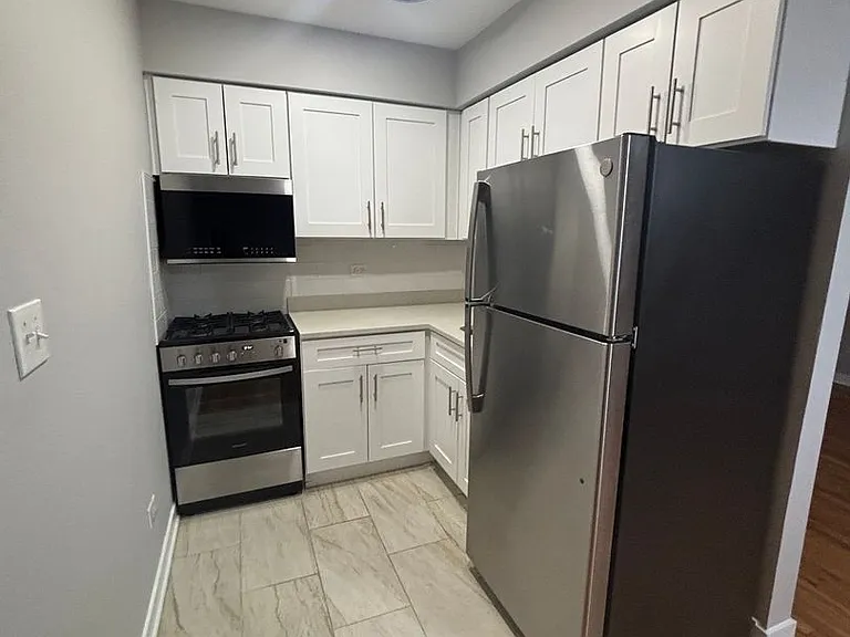 350 - 3161 North Cambridge, LLC — Photo 7