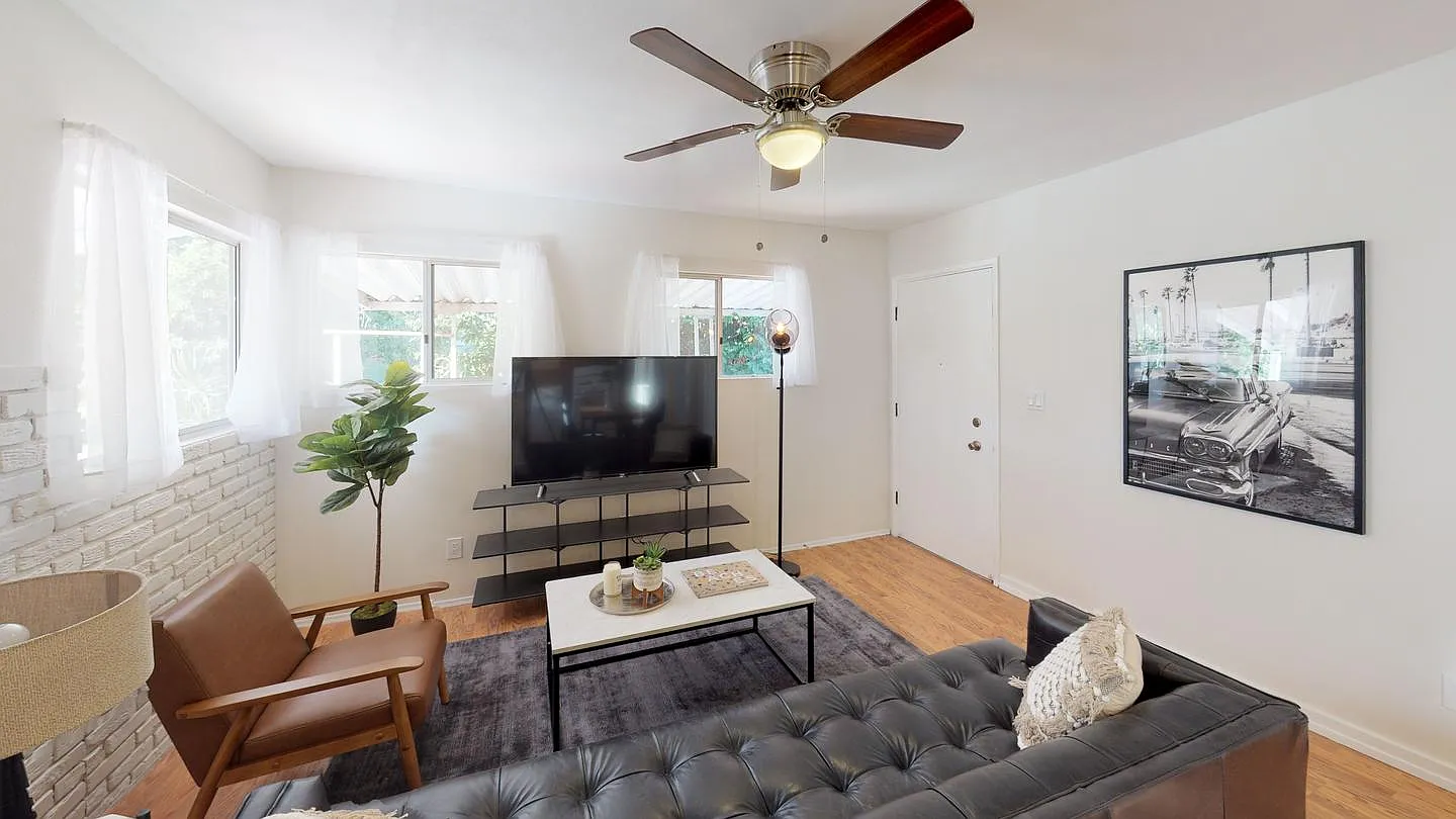 Private Room in Delightful City Heights House with Beautiful Brick Patio — Photo 1