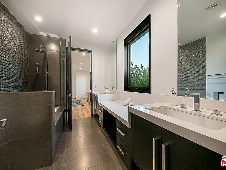 419 N Edinburgh Ave — Photo 26