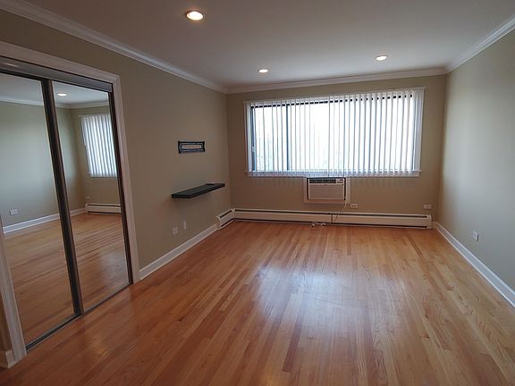 3rd image of 5348 N Cumberland Ave APT 416