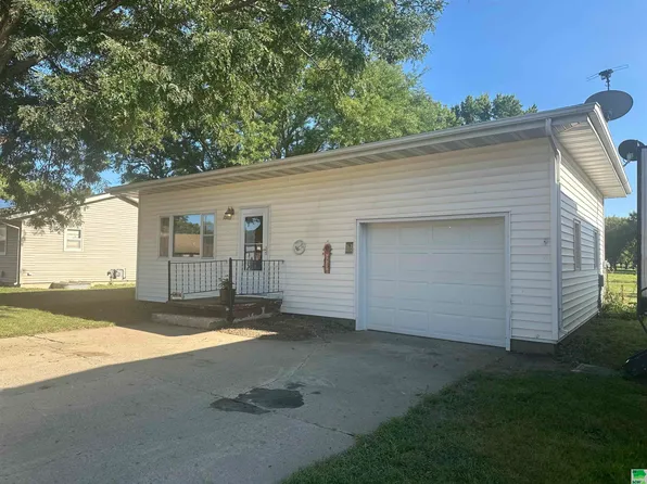 130 South St, Akron, IA 51001