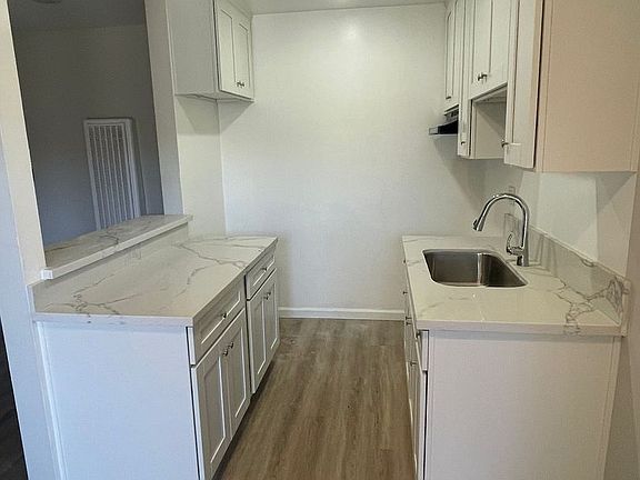3rd image of 6701 Fountain Ave APT 208