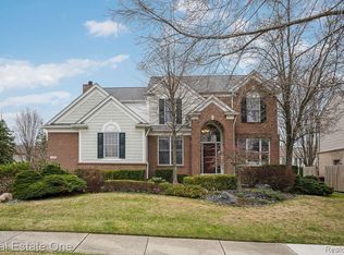 743 Caribou Ct, Rochester, MI 48307