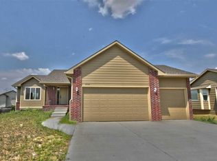 3247 S Bluelake Ct, Wichita, KS 67215