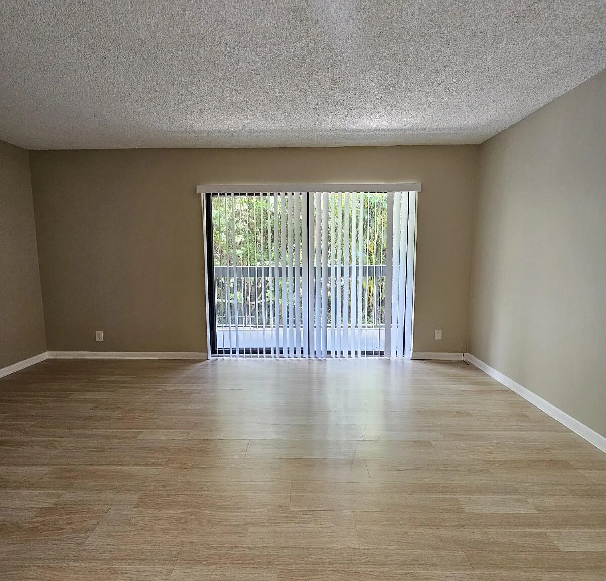 1 bed, 1.5 bath, 720 sqft, $1,600 — Photo 4