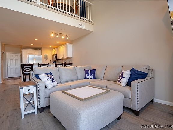 3rd image of 538 Clearwater Dr Unit 4B